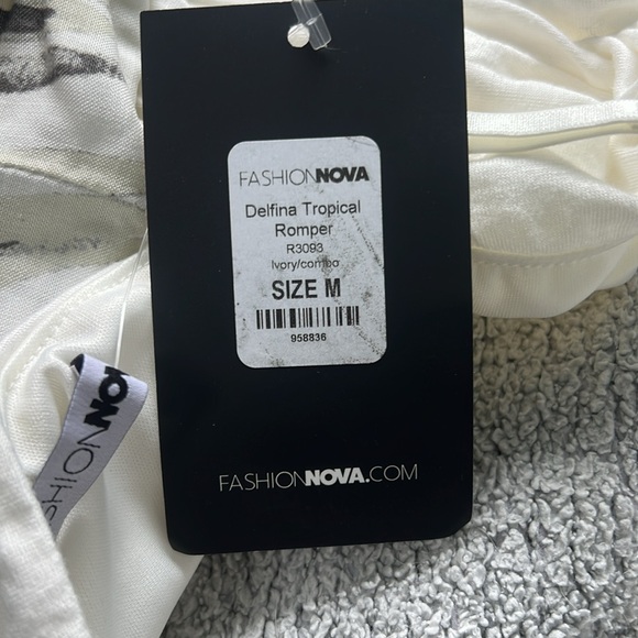 NNW- women’s Fashion Nova romper- size Med - Picture 8 of 8